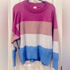 Woman’s oversized crewneck casual sweater, size small